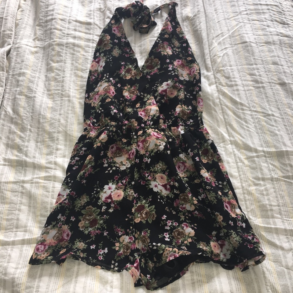 FORVER 21 FLORAL HALTER TOP ROMPER